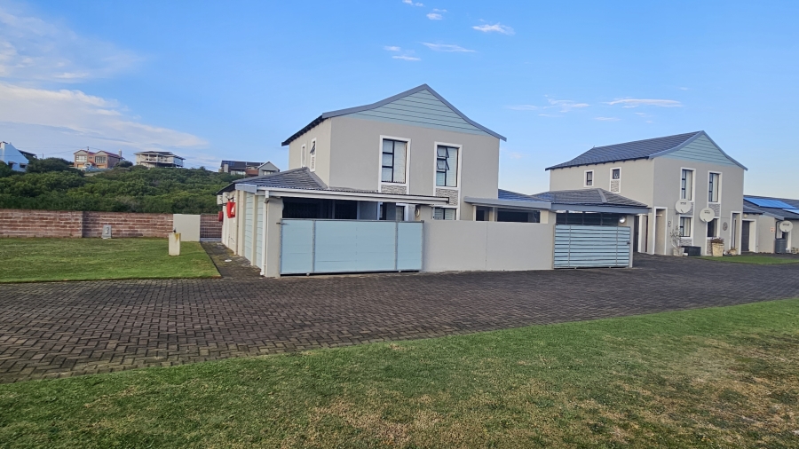 4 Bedroom Property for Sale in Paradise Beach Eastern Cape